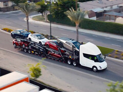Las estaciones de carga del Semi pueden ser utilizadas por otros vehículos Tesla. (Fuente de la imagen: Tesla)