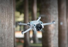 Al Mini 3 Pro podría unirse pronto un dron más barato que también se vendería bajo la serie Mini 3. (Fuente de la imagen: DJI)