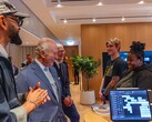 Tim Cook con el rey Carlos III en la sede de Apple en Battersea Power Station