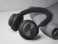 El BeoPlay HX está fabricado principalmente en aluminio y cuero, y B&O ha optado por auriculares de espuma con memoria. (Fuente de la imagen: Bang & Olufsen)