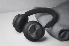 El BeoPlay HX está fabricado principalmente en aluminio y cuero, y B&O ha optado por auriculares de espuma con memoria. (Fuente de la imagen: Bang & Olufsen)
