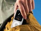 Fosi Audio adopta el diseño de un Apple iPod Nano.