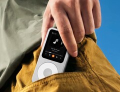 Fosi Audio adopta el diseño de un Apple iPod Nano.