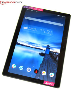 Revisión de la tableta Lenovo Tab M10. Dispositivo de prueba cortesía de notebooksbilliger.de.