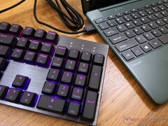 Cooler Master K653 se lanza por 149 dólares, es más ligero y pequeño que la mayoría de los teclados mecánicos de tamaño completo