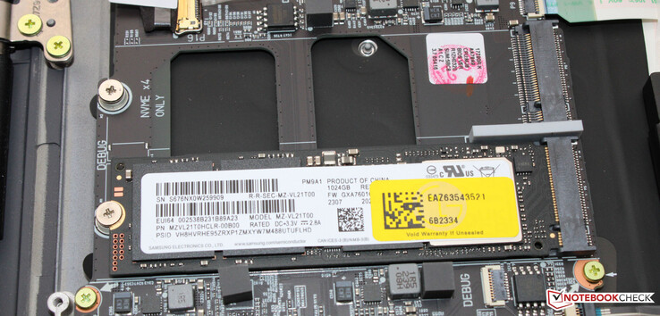 El portátil puede albergar dos SSD PCIe 4.