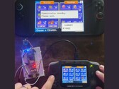 Un microcontrolador que conecta una GBA a una Nintendo Switch 2, lo que permite transferir Pokémon entre ambas consolas
