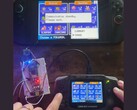 Un microcontrolador que conecta una GBA a una Nintendo Switch 2, lo que permite transferir Pokémon entre ambas consolas