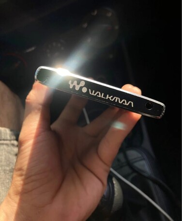Grabado de un walkman. (Fuente de la imagen: Reddit)