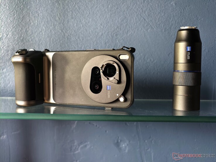 Tiene que girar el Vivo X300 Pro 180° para utilizar la empuñadura como disparador de la cámara en lugar del botón de acceso directo