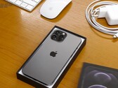 Un iPhone 12 Pro Max con puerto USB Type-C está alcanzando un precio considerablemente superior al que se cobra en Apple por el modelo original. (Fuente de la imagen: DEEP s.r.o)