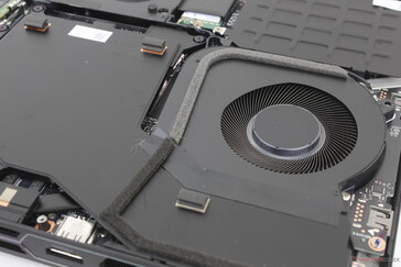 A pesar de tener tantos ventiladores, las RPM son bajas y letárgicas cuando no se ejecutan cargas exigentes para una experiencia de navegación/streaming relativamente silenciosa