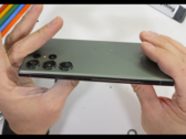 El S23 Ultra se somete a una prueba de flexión. (Fuente: JerryRigEverything vía YouTube)