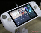 Zotac ha vuelto a mostrar su portátil para juegos Zone de segunda generación en un acabado blanco y dorado. (Fuente de la imagen: Notebookcheck)