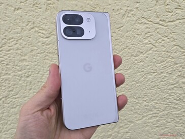 Revisión del Google Pixel 9 Pro Fold. (Fuente de la imagen: Marcus Herbrich)