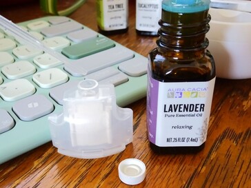 Añada menos gotas de aceites aromáticos para reducir la intensidad del aroma. (Fuente de la imagen: Notebookcheck)