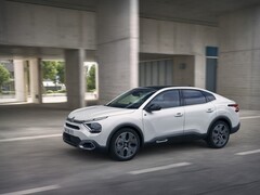 El Citroën ë-C4 X tiene una autonomía de 359 km. (Fuente de la imagen: Citroën)