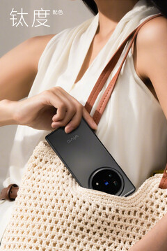 El Vivo X Fold5 en titanio.