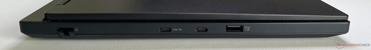 Izquierda: Gigabit-Ethernet, USB-C 3.2 Gen.2 (10 Gbps, DisplayPort 2.1, Power Delivery 3.0), USB-C 4.0 (40 Gbps, DisplayPort 1.4), USB-A 3.2 Gen.1 (5 Gbps, con alimentación)
