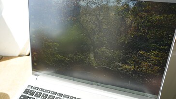 Trabajar al sol es posible con la pantalla mate.
