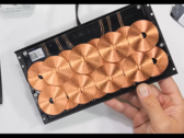El nuevo accesorio de Tesla desde dentro. (Fuente: JerryRigEverything vía YouTube)