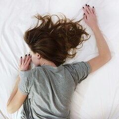 Un sujeto durmiendo (Fuente de la imagen: Vladislav Muslakov/Unsplash)