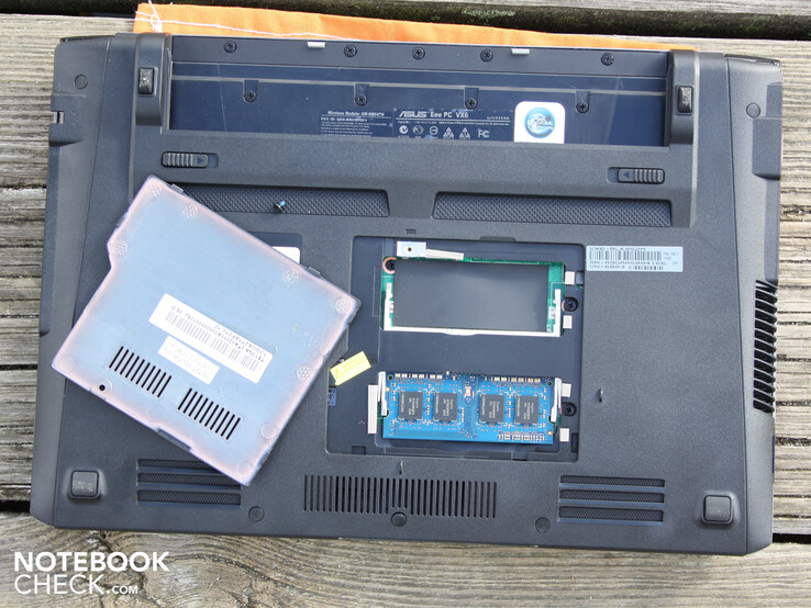 La RAM, el disco duro y la batería eran relativamente fáciles de actualizar (Fuente de la imagen: Notebookcheck)