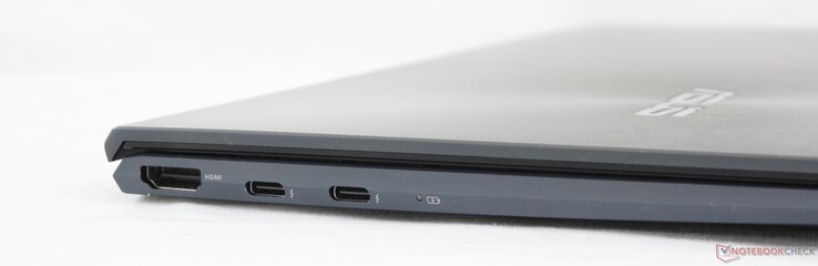 Izquierda: HDMI, 2x USB-C con Thunderbolt 4