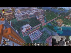 A lo largo de más de doce años, el proyecto de Minecraft de Mike Tomlin ha crecido hasta convertirse en una metrópolis extensa, llena de edificios residenciales, recintos deportivos, tiendas y espacios verdes.