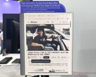 Asus exhibió la pantalla de papel electrónico MP13UC y el stand ATS01D en Computex 2026.