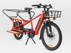 La bicicleta eléctrica de carga BTWIN R500E de Decathlon ya está disponible en rojo. (Fuente de la imagen: Decathlon)