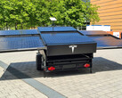 Remolque de paneles solares de Tesla con Starlink (imagen: Tesla Adri/Twitter)