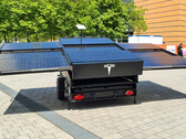 Remolque de paneles solares de Tesla con Starlink (imagen: Tesla Adri/Twitter)