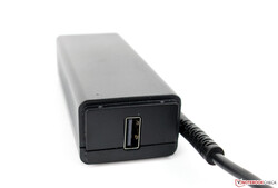 VAIO integra un USB Tipo A en la fuente de alimentación