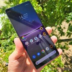 El Xperia 1 IV es un smartphone excepcional que parece frenado por el Snapdragon 8 Gen 1. (Fuente de la imagen: NotebookCheck)