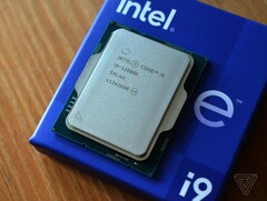 El procesador Alder Lake Intel Core i9-12900K ha batido impresionantes récords en los benchmarks después de ser overclokeado a 6,8 GHz (Imagen: Tom Warren/The Verge)