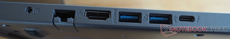 A la izquierda: puerto de carga, Ethernet RJ45, HDMI 2.1, 2x USB-A 3.0, Thunderbolt 4