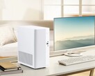 La minitorre Asus V500 está disponible en blanco o en negro, con detalles en madera.