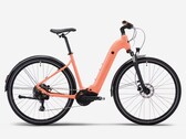 La bicicleta eléctrica Rockrider E-ACTV 500 naranja melocotón de Decathlon