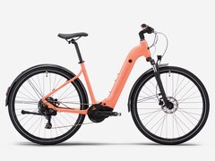 La bicicleta eléctrica Rockrider E-ACTV 500 naranja melocotón de Decathlon