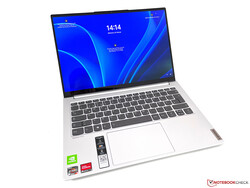 Probando el Lenovo Yoga Slim Pro 7 14. Unidad de prueba proporcionada por Lenovo Alemania.