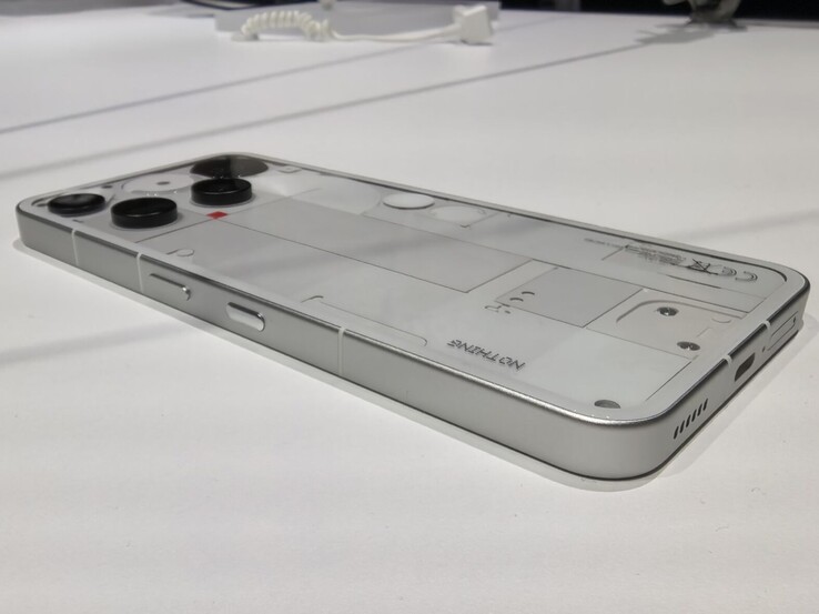 Nothing Phone (3) Blanco (fuente de la imagen: Notebookcheck)