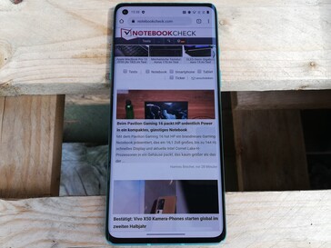 OnePlus 8 al aire libre