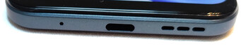 Parte inferior: Micrófono, puerto USB-C, altavoz
