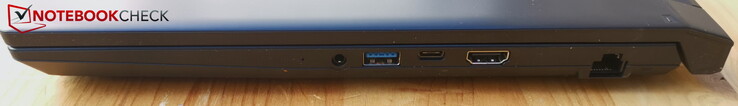 Derecha: auriculares, USB-A 3.0, USB-C 3.0 con DP, HDMI 2.1, LAN