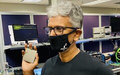 Raja Koduri de Intel mostrando la supuesta unidad de sonido ártico Xe dGPU de 4 canales. (Fuente de la imagen: Raja Koduri en Twitter)