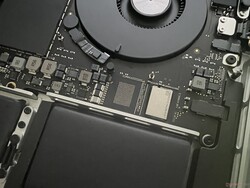 El MacBook Pro 14 básico sólo utiliza un chip SSD
