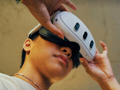 Es posible que el próximo casco Meta tenga un aspecto bastante diferente del actual Quest 3S, en la imagen. (Fuente de la imagen: Meta)