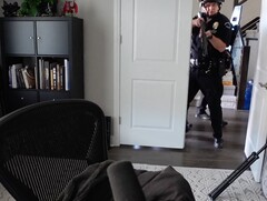 Un equipo SWAT armado reaccionó a una llamada de broma y detuvo temporalmente a la familia de un famoso livestreamer de Twitch (Imagen: Alliestrasza)