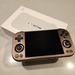 El Anbernic RG477M ya está en manos de los revisores. (Fuente de la imagen: Cary Golomb)